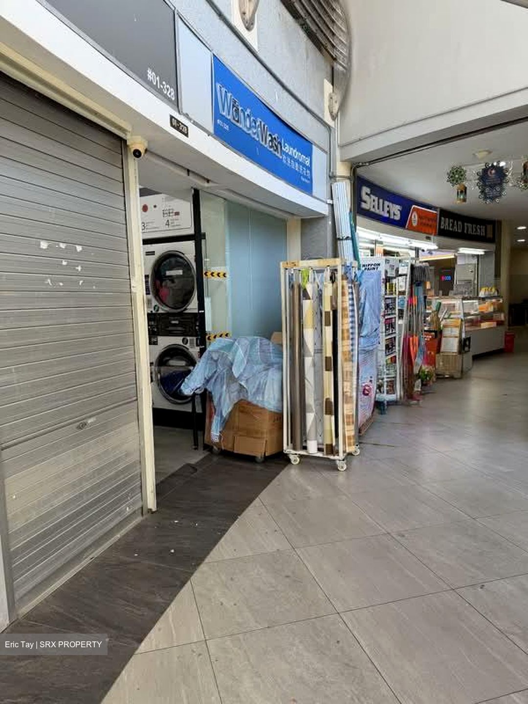 Elias Mall (D18), Retail #543707711